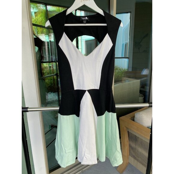 Bebe Cut-out Color Block Fit & Flare Skater Dress black/white/mint SMALL - Picture 1 of 4